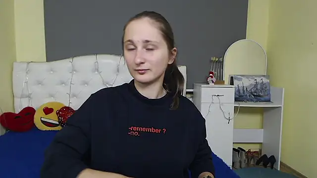 Snapshot of MichelLeee chatting on December 2025 12:15:02 PM MichelLeee online show from December 2025 12:15:02 PM