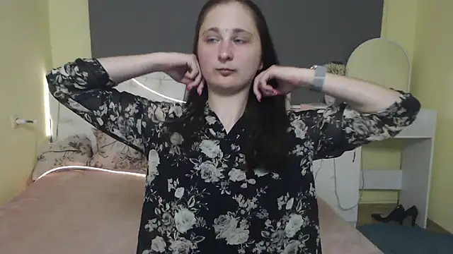 Snapshot of MichelLeee chatting on May 2026 11:35:01 AM MichelLeee online show from May 2026 11:35:01 AM