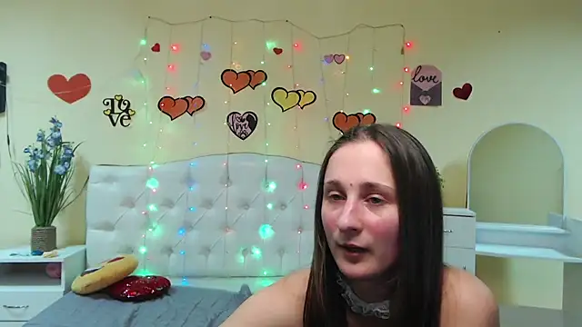 Snapshot of MichelLeee chatting on February 2025 06:19:02 PM MichelLeee online show from February 2025 06:19:02 PM
