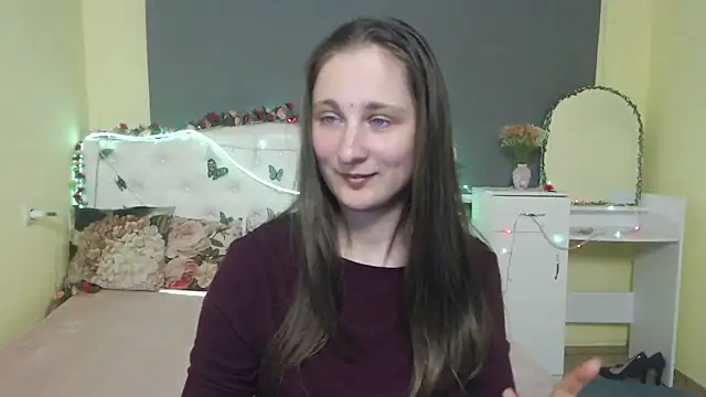Snapshot of MichelLeee chatting on April 2026 11:28:01 AM MichelLeee online show from April 2026 11:28:01 AM