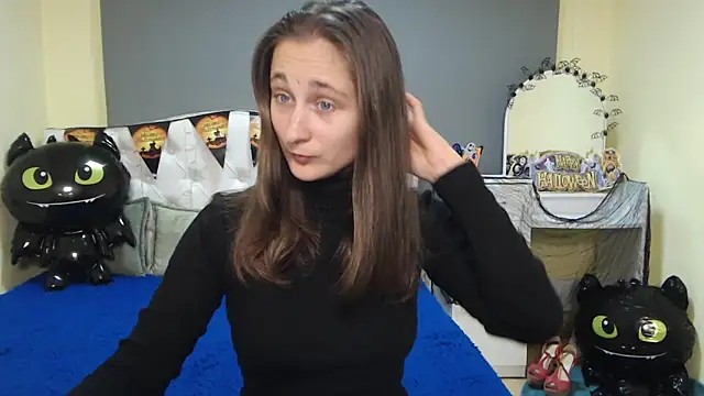 Snapshot of MichelLeee chatting on October 2025 12:17:02 PM MichelLeee online show from October 2025 12:17:02 PM