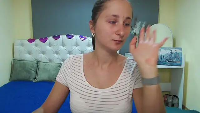 Snapshot of MichelLeee chatting on September 2025 11:22:02 AM MichelLeee online show from September 2025 11:22:02 AM