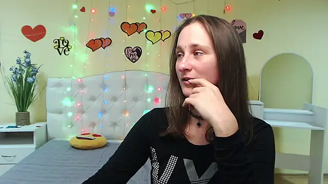 Snapshot of MichelLeee chatting on March 2025 03:13:02 PM MichelLeee online show from March 2025 03:13:02 PM