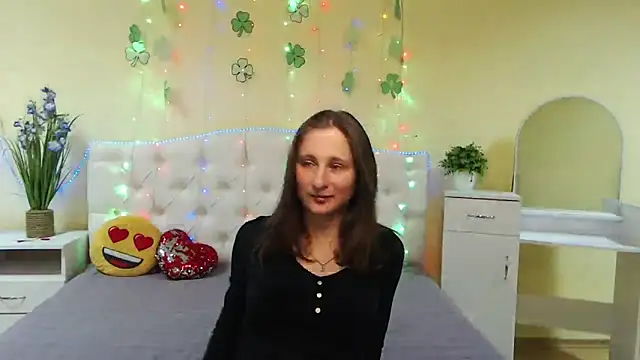 Snapshot of MichelLeee chatting on March 2025 12:17:01 PM MichelLeee online show from March 2025 12:17:01 PM