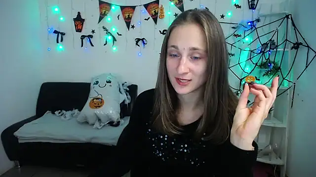 Snapshot of MichelLeee chatting on October 2025 11:20:02 AM MichelLeee online show from October 2025 11:20:02 AM