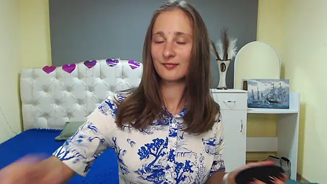 Snapshot of MichelLeee chatting on September 2025 11:17:02 AM MichelLeee online show from September 2025 11:17:02 AM