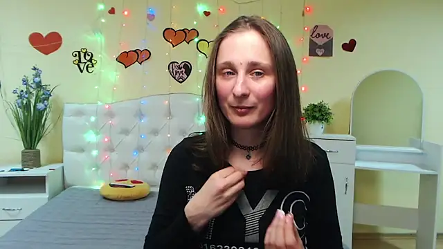 Snapshot of MichelLeee chatting on March 2025 12:01:02 PM MichelLeee online show from March 2025 12:01:02 PM