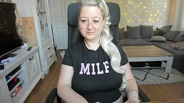 Snapshot of Lillyloo_ chatting on September 2025 06:31:02 AM Lillyloo online show from September 2025 06:31:02 AM