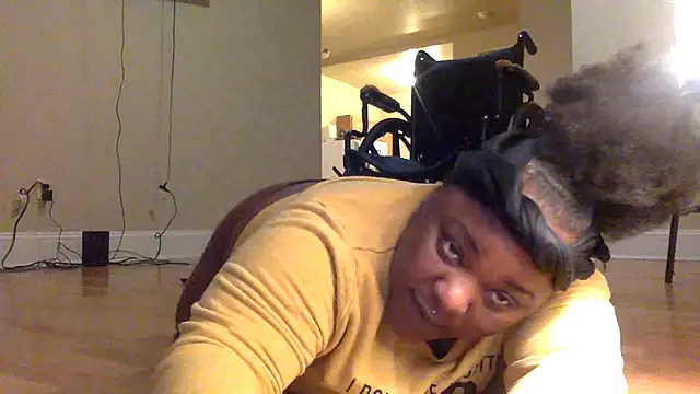 Snapshot of Cocabugattibad chatting on February 2025 11:16:02 PM Cocabugattibad online show from February 2025 11:16:02 PM