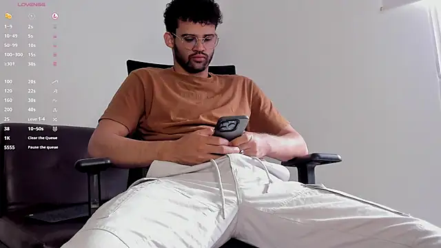 andrewChris  online show from October 2025 02:27:02 PM