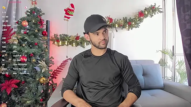 Snapshot of andrewChris_ chatting on December 2024 09:33:01 PM andrewChris  online show from December 2024 09:33:01 PM