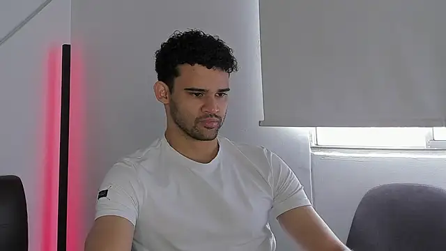 Snapshot of andrewChris_ chatting on October 2025 03:02:01 PM andrewChris  online show from October 2025 03:02:01 PM
