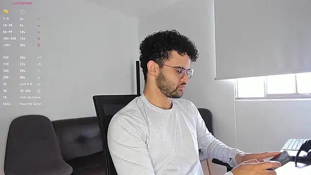 andrewChris  online show from October 2025 04:25:02 PM