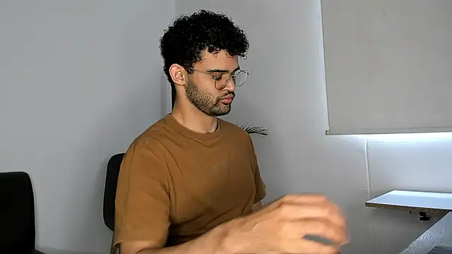 andrewChris  online show from November 2025 04:23:02 PM