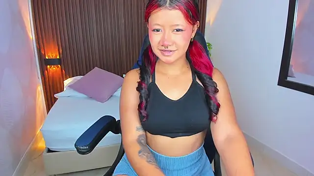 aurora johnson  online show from March 2025 02:18:02 AM