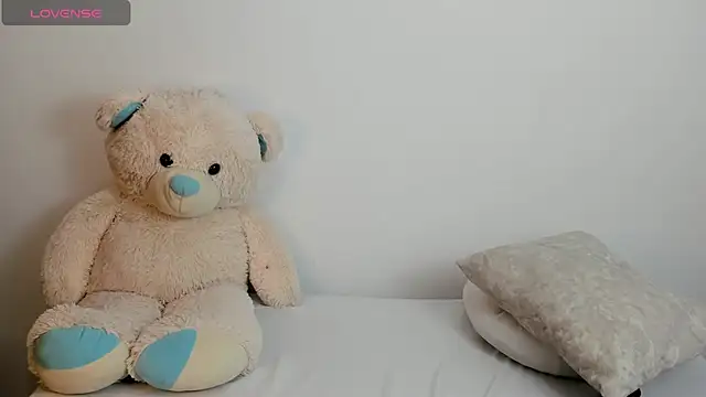 aurora johnson  online show from November 2025 06:06:01 AM