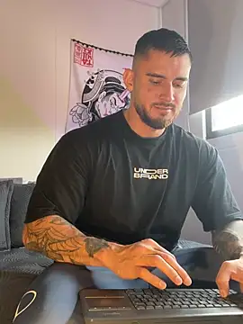DimitriSullivan  online show from May 2026 02:18:01 PM