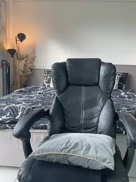 DimitriSullivan  online show from January 2026 01:04:02 PM