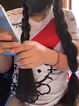 Velyn 18 online show from March 2026 05:02:02 PM