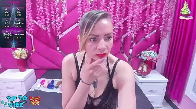 Snapshot of alaha_evans chatting on December 2024 10:45:01 AM alaha evans online show from December 2024 10:45:01 AM