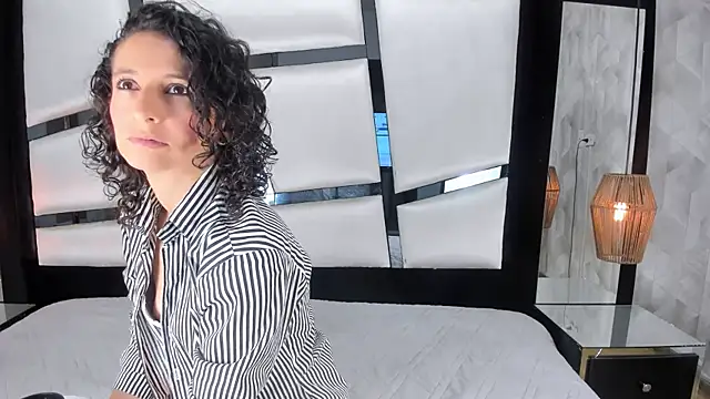 AriannaRussell  online show from March 2025 01:37:02 PM