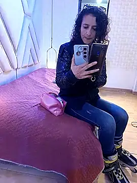 AriannaRussell  online show from March 2026 01:11:01 PM