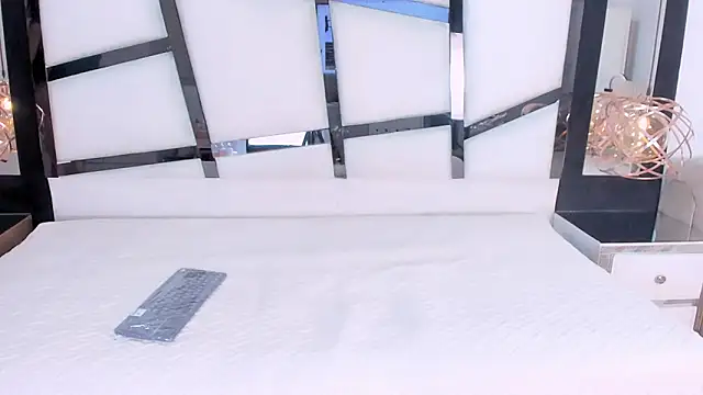 AriannaRussell  online show from February 2026 02:18:02 PM