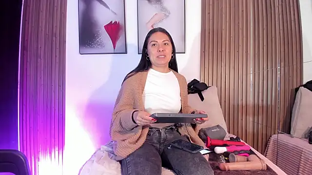 Ella Rousse online show from February 2026 03:56:02 PM