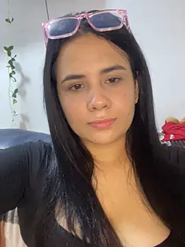 Snapshot of Leyna_Kenet chatting on September 2025 04:19:02 AM Leyna Kenet online show from September 2025 04:19:02 AM