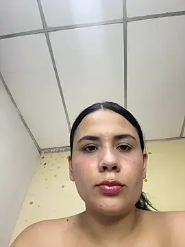 Snapshot of Leyna_Kenet chatting on June 2026 03:19:02 AM Leyna Kenet online show from June 2026 03:19:02 AM