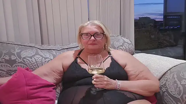 Snapshot of MoistCurveyChanel chatting on July 2026 08:53:02 PM MoistCurveyChanel online show from July 2026 08:53:02 PM