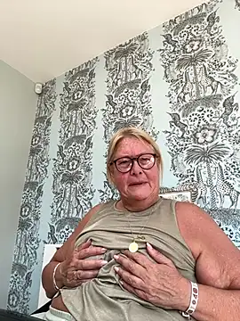 Snapshot of MoistCurveyChanel chatting on July 2026 10:45:01 AM MoistCurveyChanel online show from July 2026 10:45:01 AM