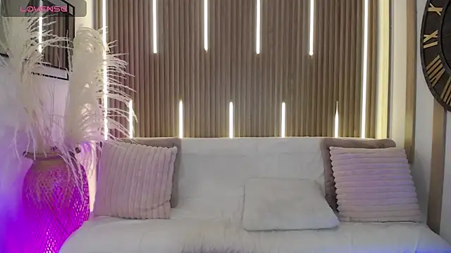 Aniie Doll online show from November 2025 08:30:01 PM