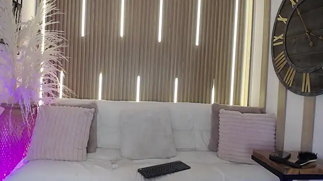 Aniie Doll online show from November 2025 08:31:02 PM