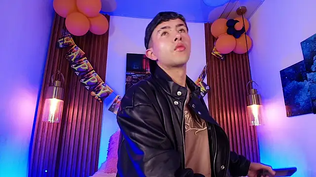 Snapshot of Noah_Xitruxx chatting on October 2025 02:45:01 AM Noah Xitruxx online show from October 2025 02:45:01 AM