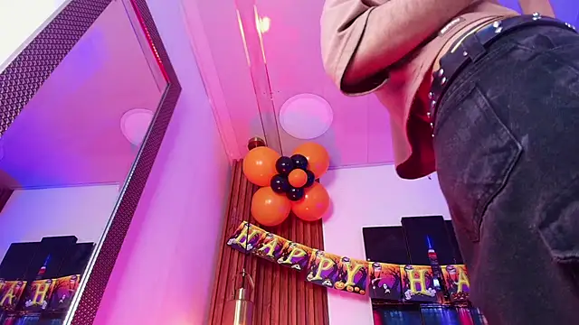 Snapshot of Noah_Xitruxx chatting on October 2025 03:18:02 AM Noah Xitruxx online show from October 2025 03:18:02 AM