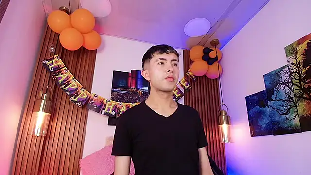 Snapshot of Noah_Xitruxx chatting on October 2025 02:33:02 AM Noah Xitruxx online show from October 2025 02:33:02 AM