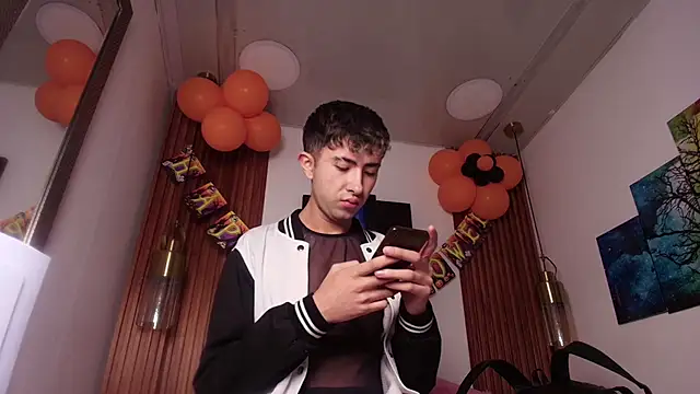 Snapshot of Noah_Xitruxx chatting on October 2025 04:03:01 AM Noah Xitruxx online show from October 2025 04:03:01 AM