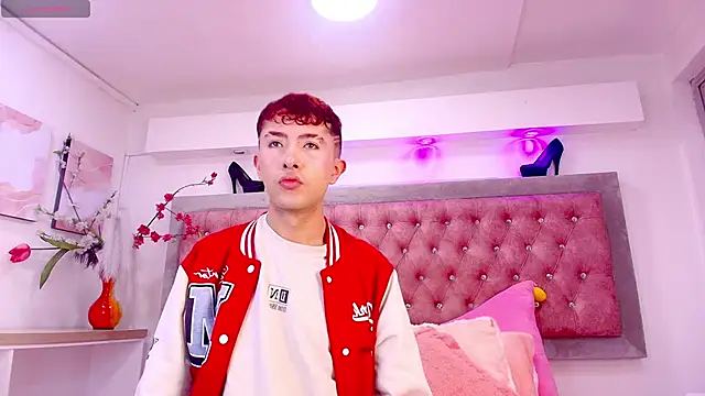 Snapshot of Noah_Xitruxx chatting on November 2025 01:04:02 PM Noah Xitruxx online show from November 2025 01:04:02 PM