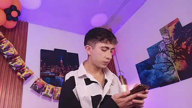 Snapshot of Noah_Xitruxx chatting on November 2025 03:34:02 AM Noah Xitruxx online show from November 2025 03:34:02 AM