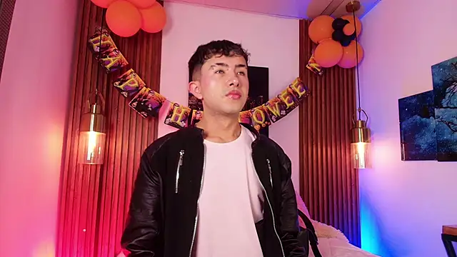 Snapshot of Noah_Xitruxx chatting on October 2025 02:45:01 AM Noah Xitruxx online show from October 2025 02:45:01 AM