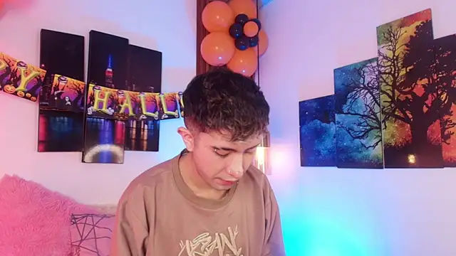 Snapshot of Noah_Xitruxx chatting on October 2025 03:51:02 AM Noah Xitruxx online show from October 2025 03:51:02 AM