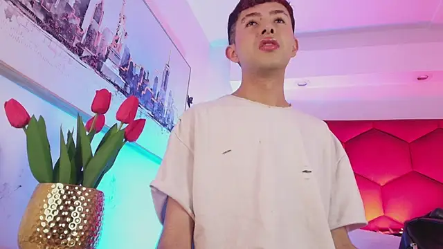 Snapshot of Noah_Xitruxx chatting on December 2025 12:59:02 PM Noah Xitruxx online show from December 2025 12:59:02 PM