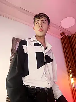 Snapshot of Noah_Xitruxx chatting on October 2025 01:12:02 PM Noah Xitruxx online show from October 2025 01:12:02 PM