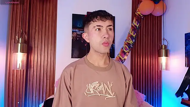 Snapshot of Noah_Xitruxx chatting on October 2025 02:43:01 AM Noah Xitruxx online show from October 2025 02:43:01 AM