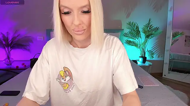 Lana kitty   online show from May 2026 09:29:02 PM
