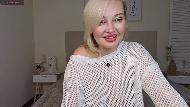 Snapshot of Milena_candyy chatting on November 2025 09:31:01 AM Milena candyy online show from November 2025 09:31:01 AM