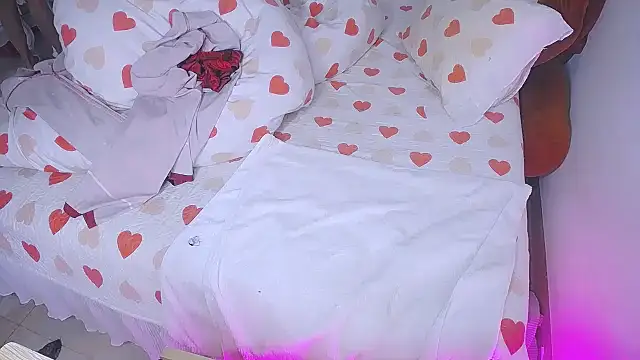 Snapshot of squirtsimi_9 chatting on January 2025 03:39:02 AM squirtsimi 9 online show from January 2025 03:39:02 AM