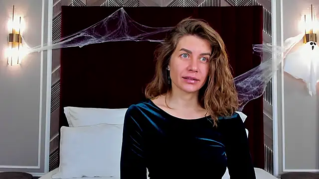 VikkiStorm online show from October 2025 03:29:01 AM