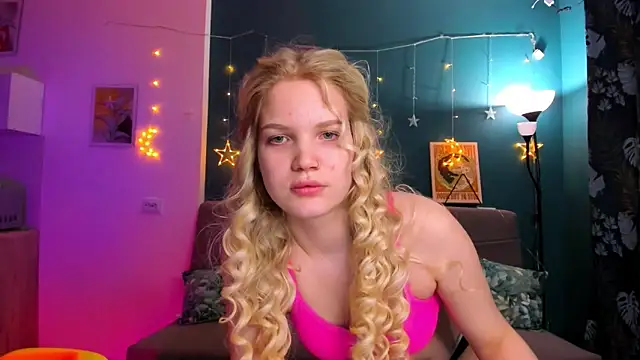 Snapshot of Xloe_Queen chatting on March 2025 01:28:02 PM Xloe Queen online show from March 2025 01:28:02 PM